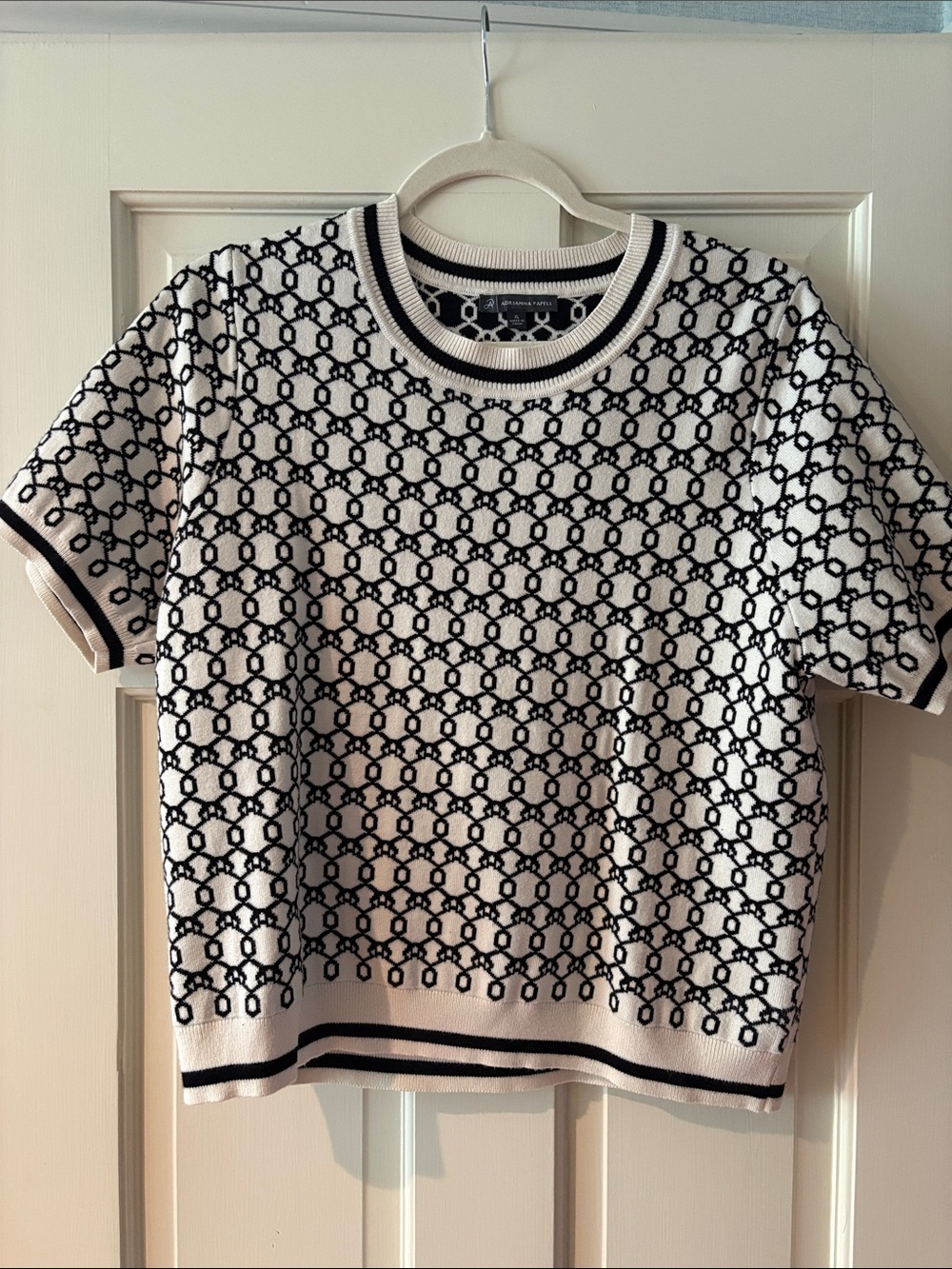 Adrianna Papell White and Black Short Sleeve Knit Sweater